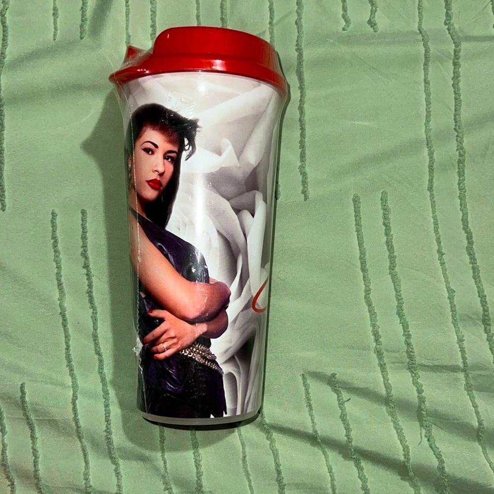 NWT plastic SELENA cup
